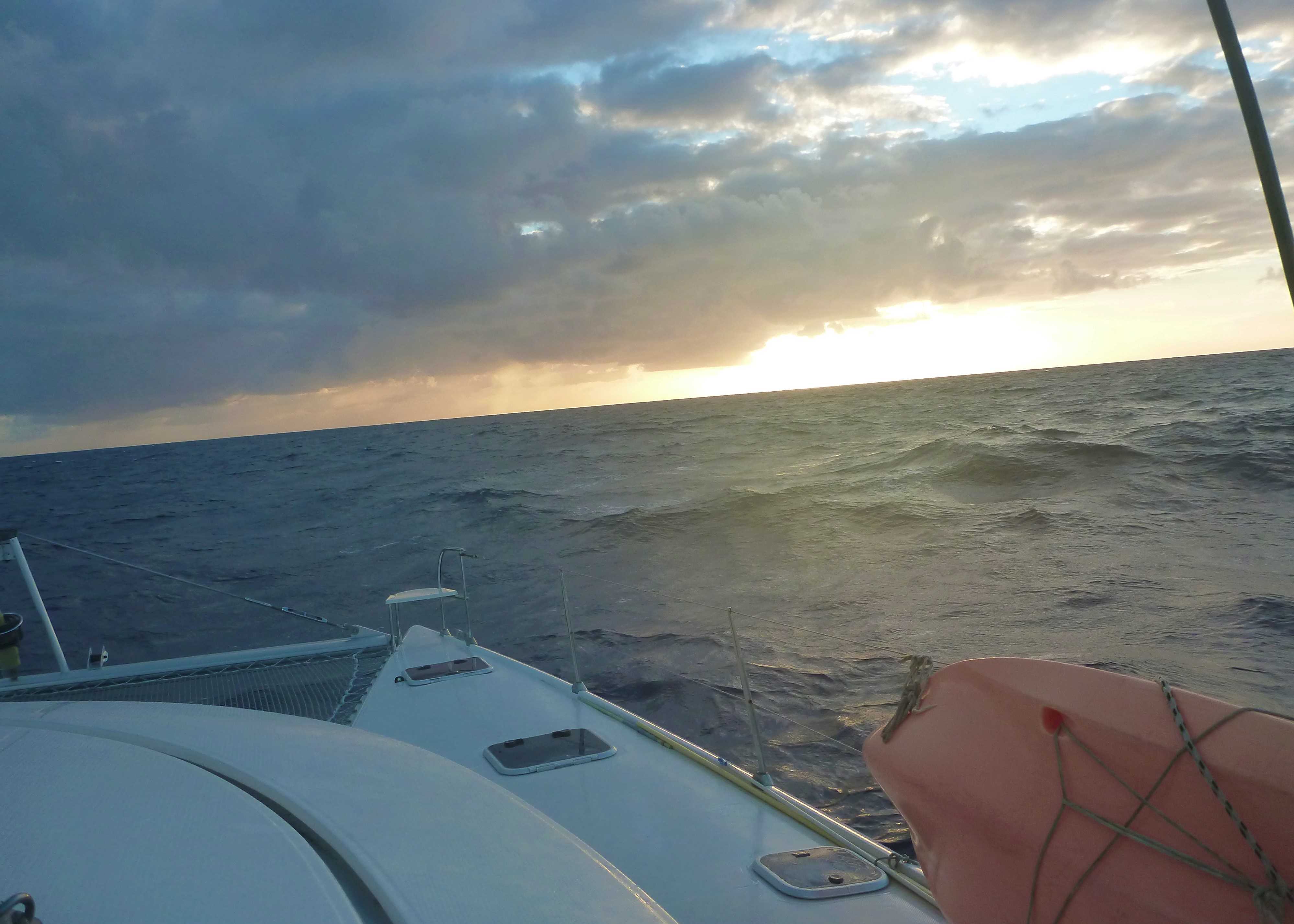 http://tahitivoileetlagon.com/wp-content/uploads/2020/09/sunrise-cruise-1.jpg